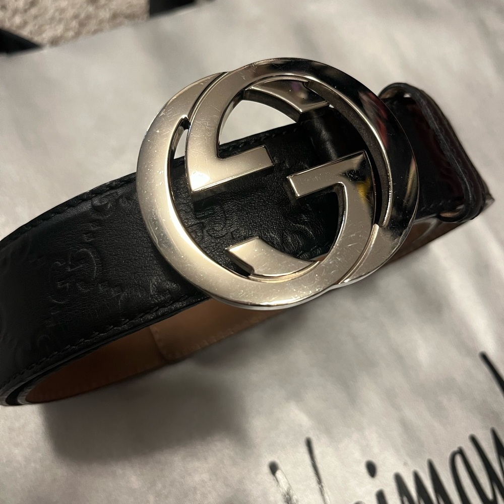 Unisex size 38 black Gucci belt.